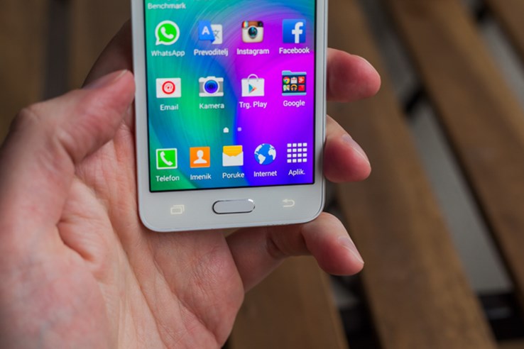 Samsung Galaxy A3 (18).jpg